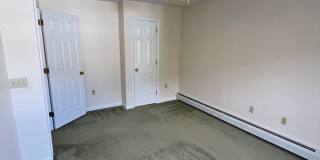 Spacious  South Burlington Townhouse for Rent - Available 7/1 Gallery 16