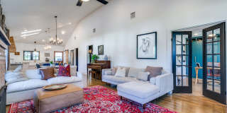 GORGEOUS BEACON HILL BUNGALOW Gallery 15