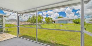 Well Maintained Duplex in Lehigh with 1 Car Garage! Gallery 4