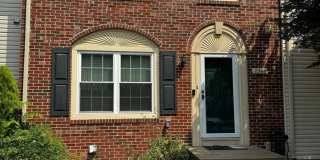 Charming 3BR/3.5BA 3 Level Townhome in Lorton Gallery 1