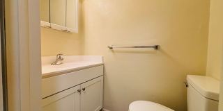 2 Bedroom, 1.5 Bath Townhouse Gallery 2