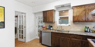 Stunning 5 Bedroom 2.5 Bathroom Home in Squirrel Hill Gallery 11
