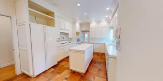 Spacious 4-bedroom 4.5 bath Home in a Gated Complex Gallery 10