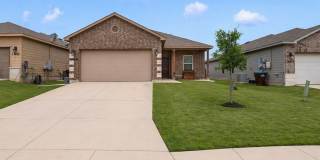 Charming 4-Bedroom Home in Elmendorf! Gallery 1