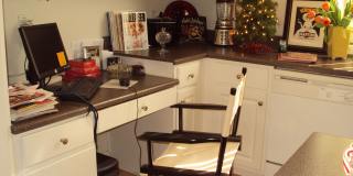 STUNNING 2 BEDROOM 2 BATH TOWNHOUSE IN GATED COMMUNITY WITH 1 CAR GARAGE ATTACHED Gallery 4