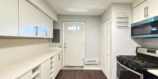 3511 Dickens Gallery 6