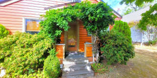 Charming Three Bedroom Home with Large Fenced Yard - Nevada St Gallery 3