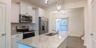 BEAUTIFUL 2 Bedroom Townhome in MIDLAND AVAILABLE JUNE 2026 Gallery 10