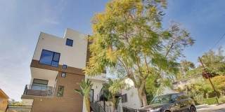 1223 Larrabee Street Gallery 1
