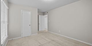 *MOVE IN READY* 3 Bed, 2 Bath Condo, Close to Uptown!!! Gallery 14