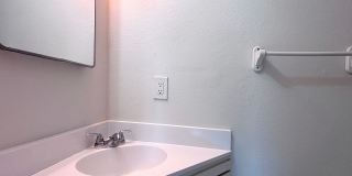 3 Bedroom Townhouse with a 2 car garage and a middle courtyard area Gallery 14