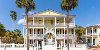 Spacious Three Bedroom Apartment on Calhoun Street Gallery 1