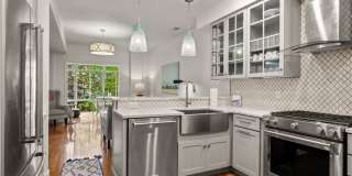 Furnished Pet-Friendly 30-Day Extended Stay Riverfront Condo Gallery 15