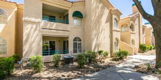 * MOVE IN SPECIAL AVAILABLE *Charming First-Floor Condo with Resort-Style Amenities Gallery 4