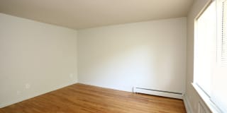 Oakland Gardens Apartments Gallery 8