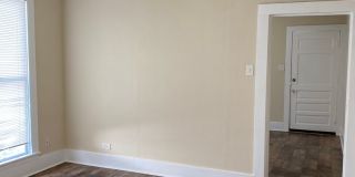 Charming 1-Bedroom Duplex in Wheatley Heights Gallery 5