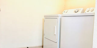 2 Bedroom Apartment, Great Location! Gallery 9