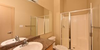 Spacious 2BR/1.75BA Condo in Convenient Location (Central District) Gallery 17
