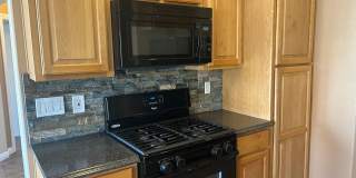 Beautiful 2 bedroom townhome with attached garage Gallery 5