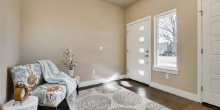 Chic artist-style lofts home with 3 bed 2.5 bath near Boise Greenbelt. Gallery 5