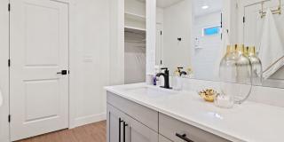 VALO at Desert Haven Gallery 14