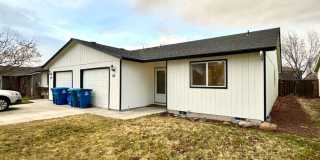 *** $1,500 OFF 1st Month *** Charming Duplex in Redmond, OR! 611 NE Larch! Gallery 1