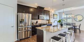 Spacious 2BDR Modern Townhome in Louisville Gallery 1