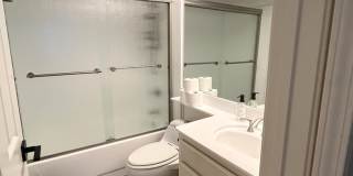 Resort style living - 2 Bd/2Ba 1,100 SqFt Condo Gallery 9
