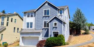 Spacious 2700+ sq.ft House in Logan Park neighborhood Gallery 1