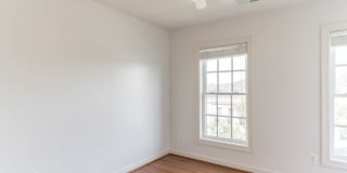 Lovely Townhome Conveniently Located! Gallery 27