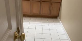 Beautiful 3 BR / 2.5 BA Townhouse for Rent Gallery 25