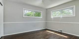 Charming 3 Bed / 1 Bath Home with 1-Car Garage in South Kansas City! Gallery 10