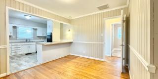 Charming 2BR with Refinished Hardwoods Gallery 12