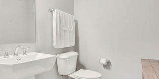 809 Lee Street Gallery 8