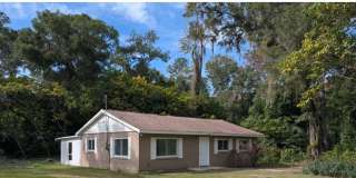 Beautifully Renovated 3BR Concrete Block House w/massive screen porch Gallery 1