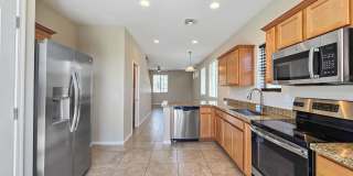 Clean and Comfortable 3 bed 2 bath with loft! Gallery 8