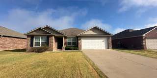 Charming 4 bed 2 bath in Hunters Spring *  Mustang schools Gallery 3