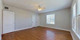 Cozy Upstairs Retreat in Prime San Marco Location! Gallery 8