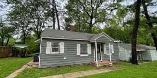 Charming & Fully Refreshed 2BR/1BA Near the University District – Move-In Ready! Gallery 1