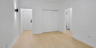 5038-5041 North Sheridan Rd. Gallery 9
