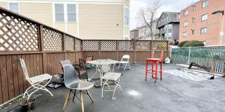 Perfect apartment for Social Students near NEU! Spacious, Yard, Parking & more! Gallery 5