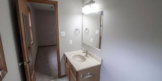 Spacious 3 bedroom w/ fenced yard Gallery 24