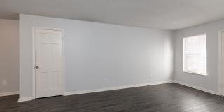 Colonial Apartments Gallery 52