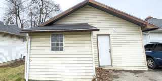 For Rent: 722 S Hackley St: 2 Bedroom 2 Bathroom Home! W/D Hookups! Enclosed Front Porch! Gallery 19
