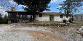 2/2 Mtn Top Getaway - Huge Screened Porch w/ Stone Fireplace Gallery 1