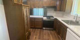 Spacious home in Northeast Hanford, central air, quiet cul-de-sac lot! Gallery 9