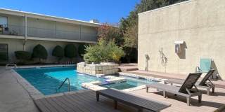 Wonderful 2/2 in Perfect Far West Location Gallery 21