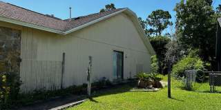 Available from May 15th.  2 Bedroom home with garage. Great Area and Location! Gallery 35