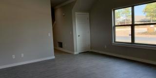 402 Red Robin St Gallery 6