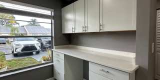 Renovated 2/2 Villa with Fenced in Backyard Gallery 5